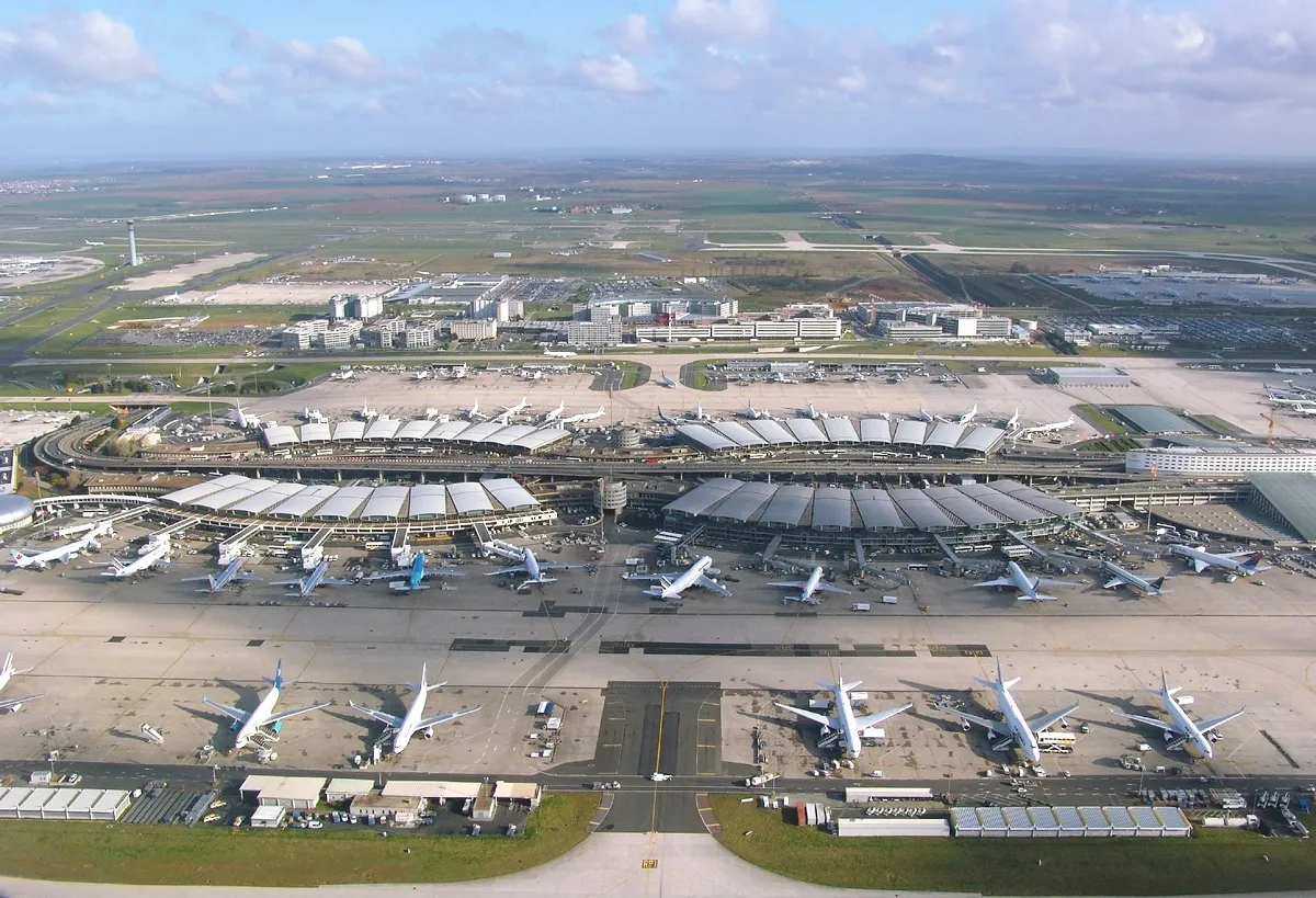 Airport Paris Charles de Gaulle Airport - main facade
